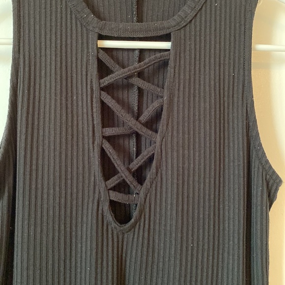 Black ribbed strappy plunging tank - Picture 5 of 6